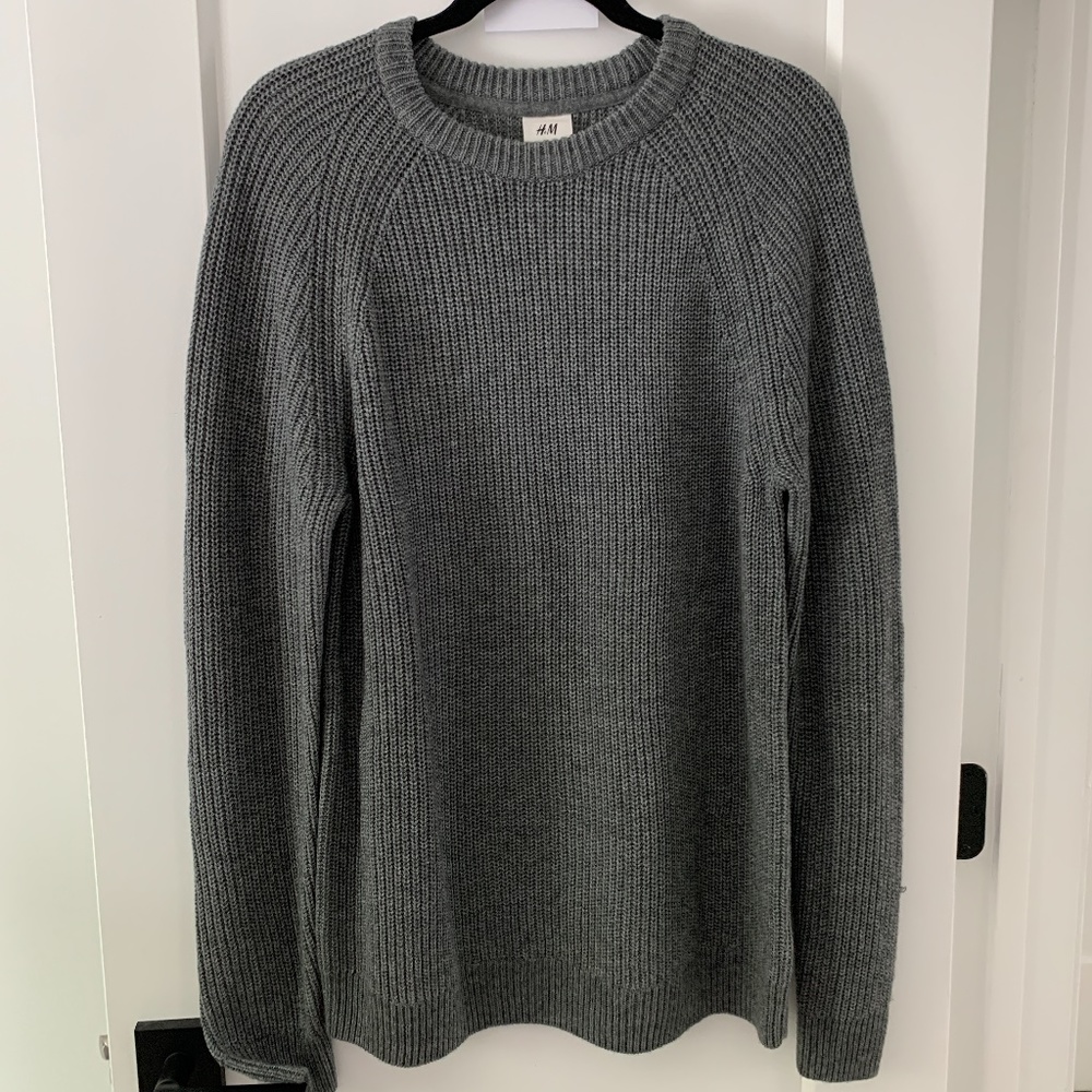 H&M CREWNECK KNIT SWEATER